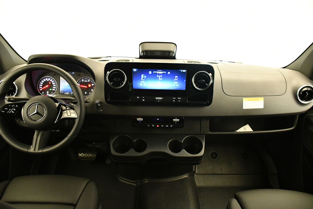 Thumbnail: 2025 Mercedes-Benz Sprinter - 10