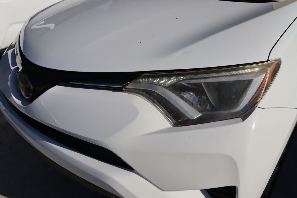 Thumbnail: 2018 Toyota RAV4 - 3
