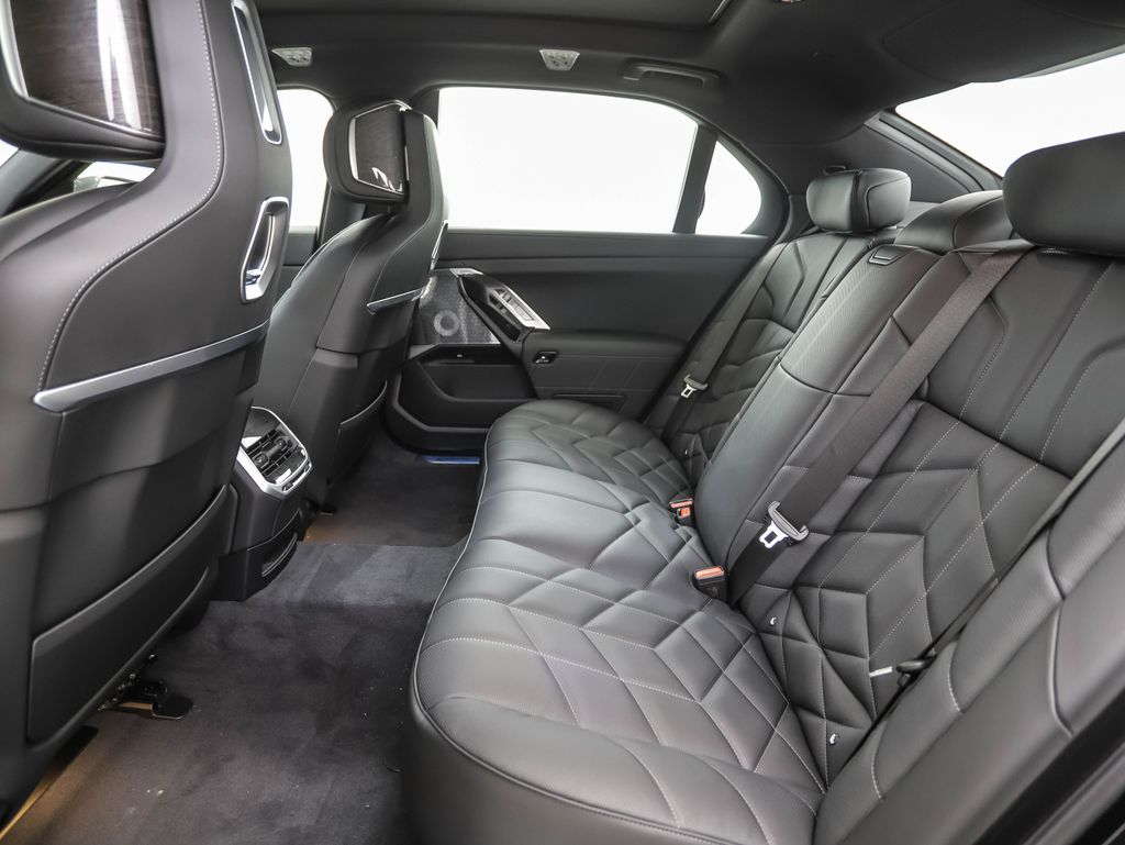 Thumbnail: 2026 BMW 7 Series - 23