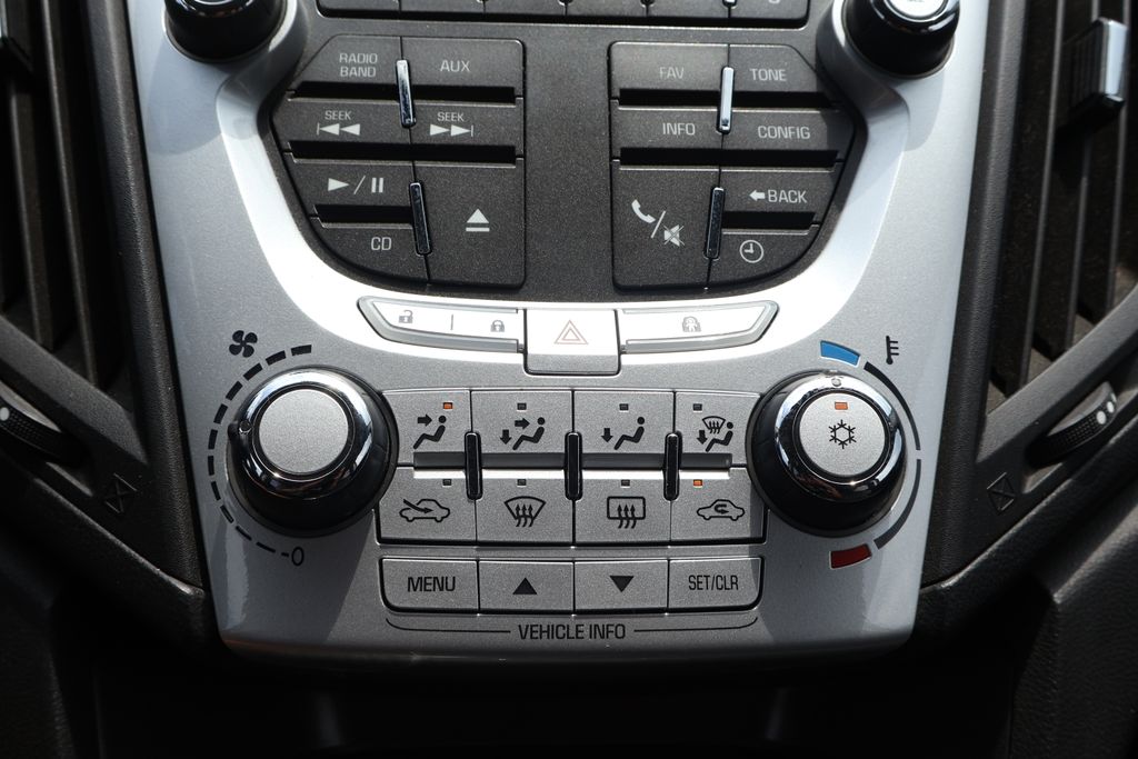 Thumbnail: 2011 Chevrolet Equinox - 23