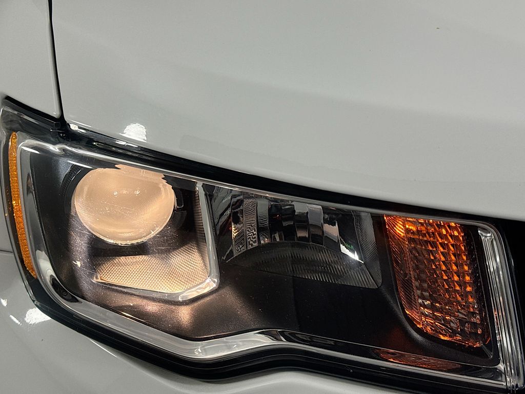 Used Car 2020 Jeep Grand Cherokee  Limited For Sale Under $20,000 In Austin, Texas