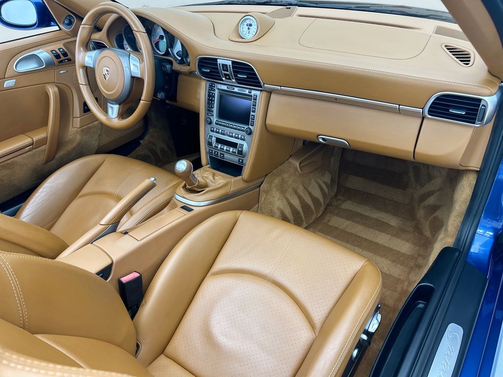 Thumbnail: 2006 Porsche 911 - 16