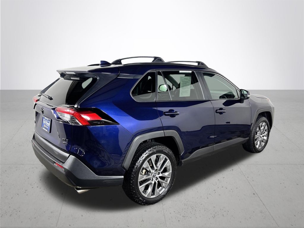 2022 Toyota RAV4 XLE Premium photo 4