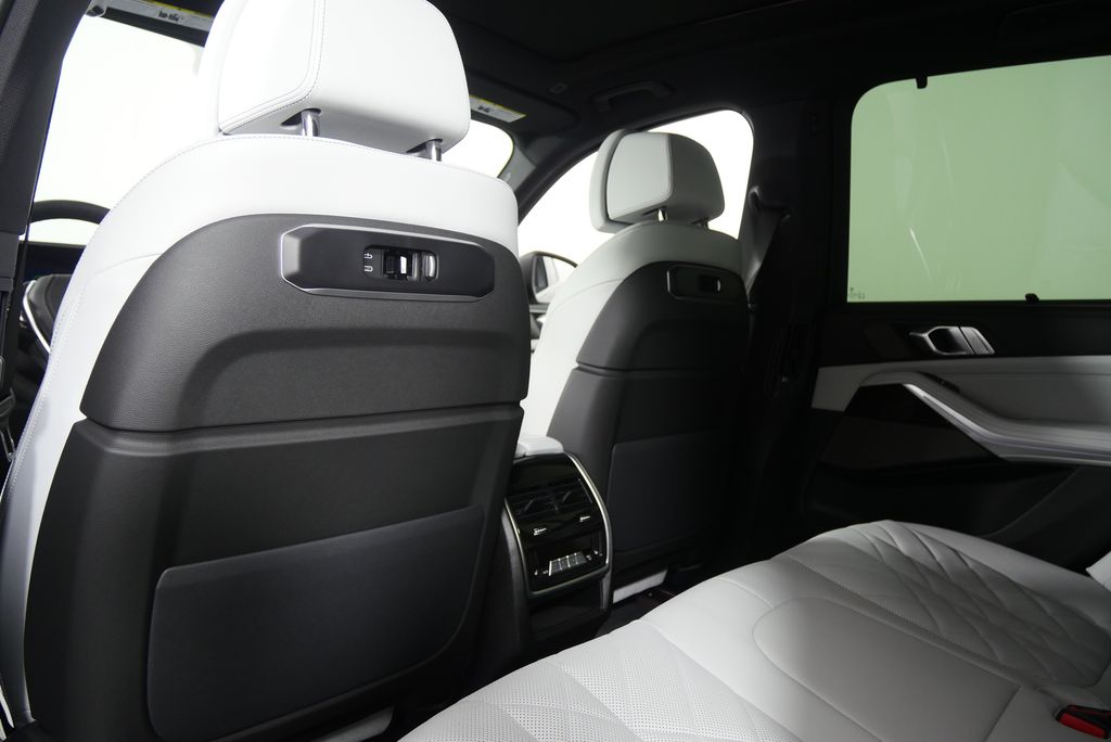 Thumbnail: 2026 BMW X5 - 17