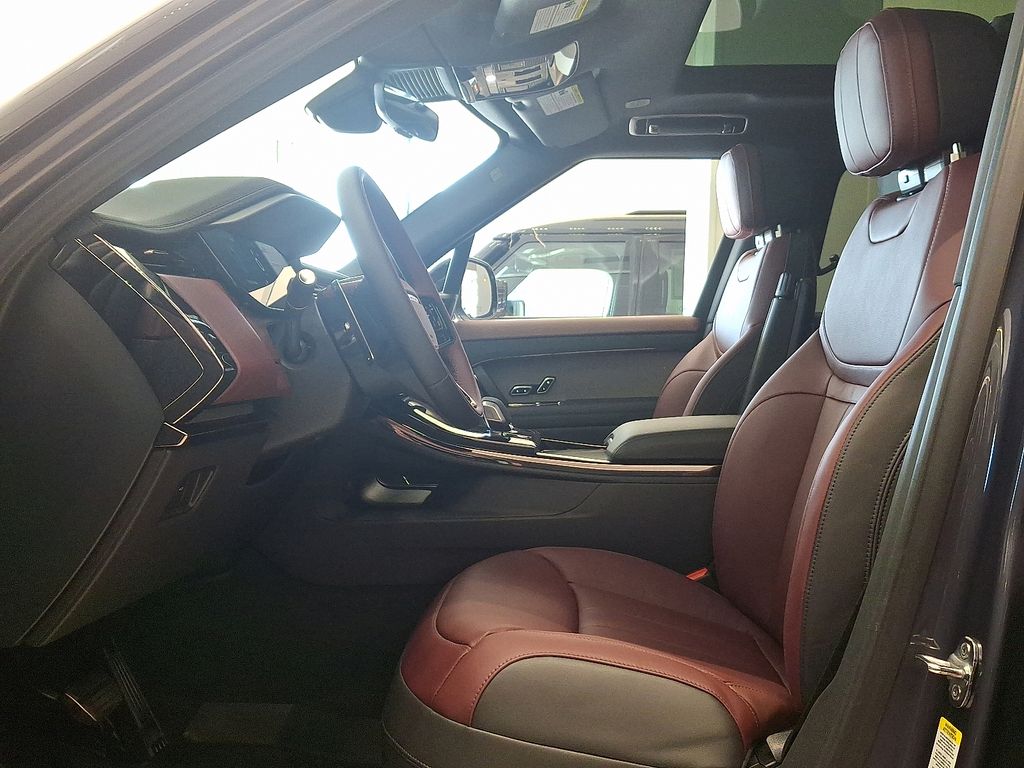 Thumbnail: 2026 Land Rover Range Rover Sport - 10