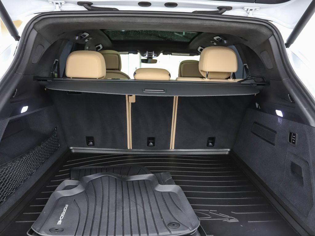 Thumbnail: 2022 Porsche Cayenne - 23