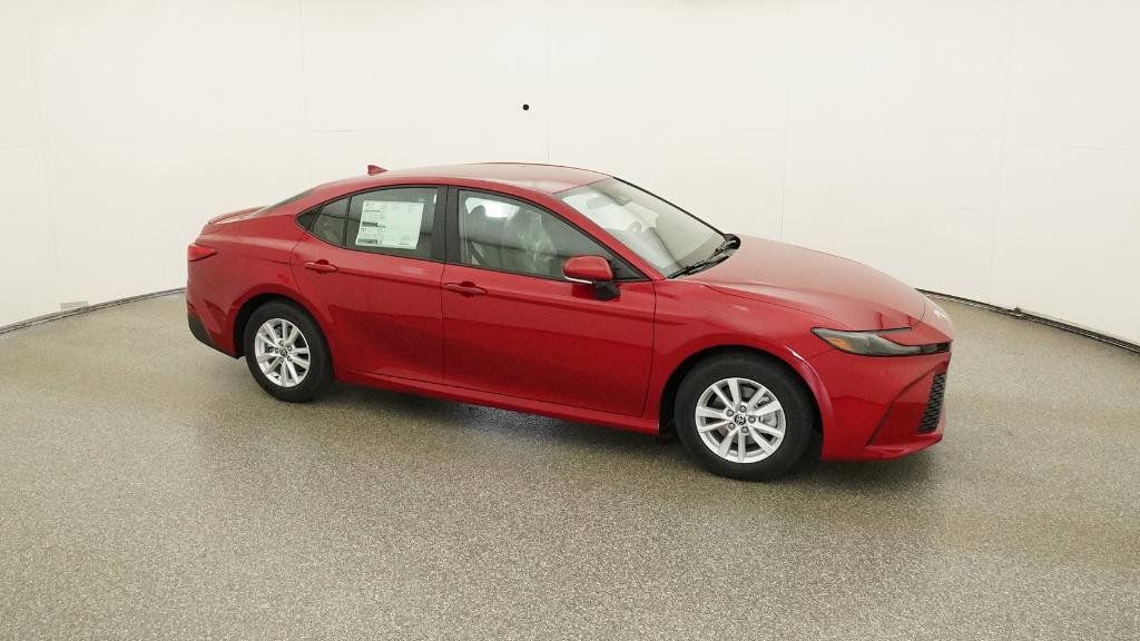 2025 Toyota Camry LE 32