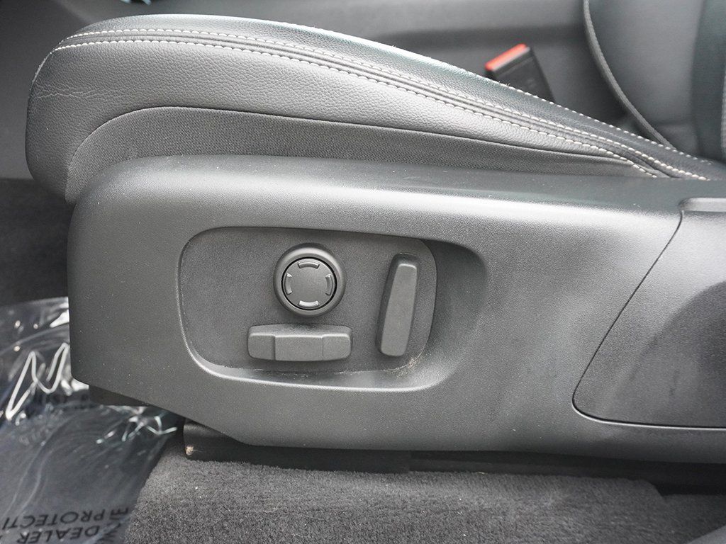 Used 2023 White Land Rover HST image 38
