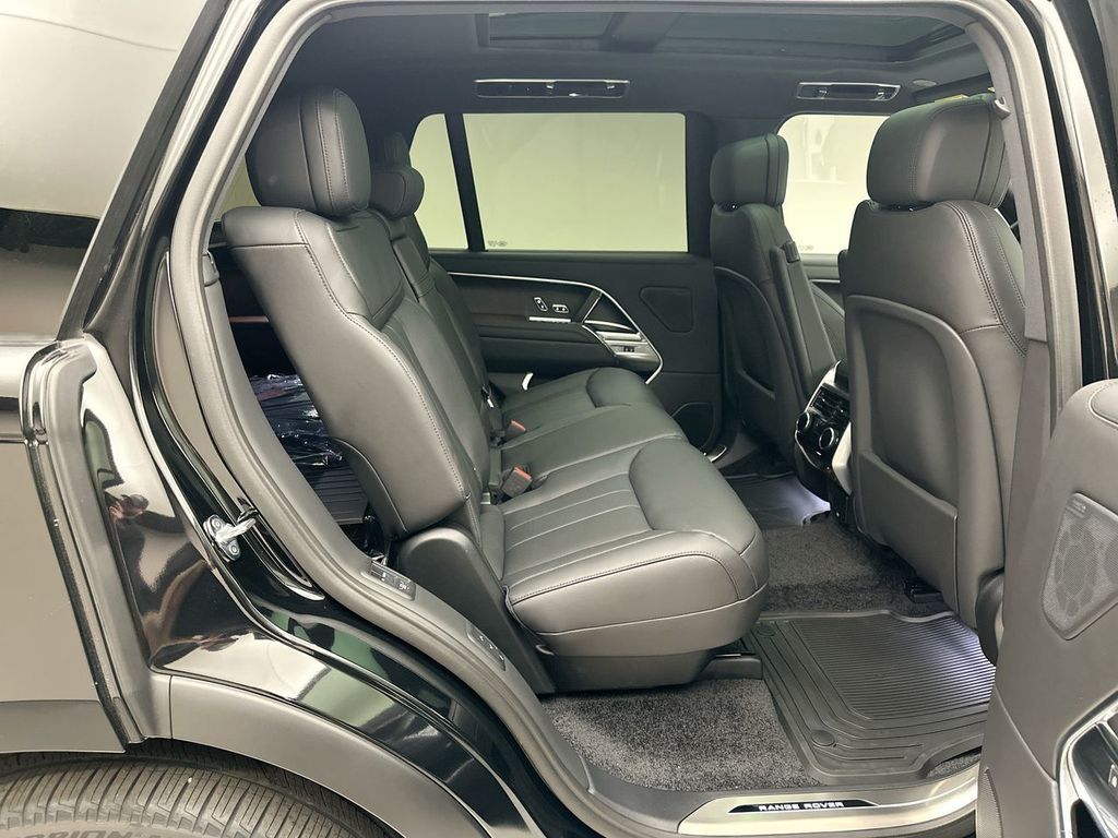 Thumbnail: 2025 Land Rover Range Rover - 6