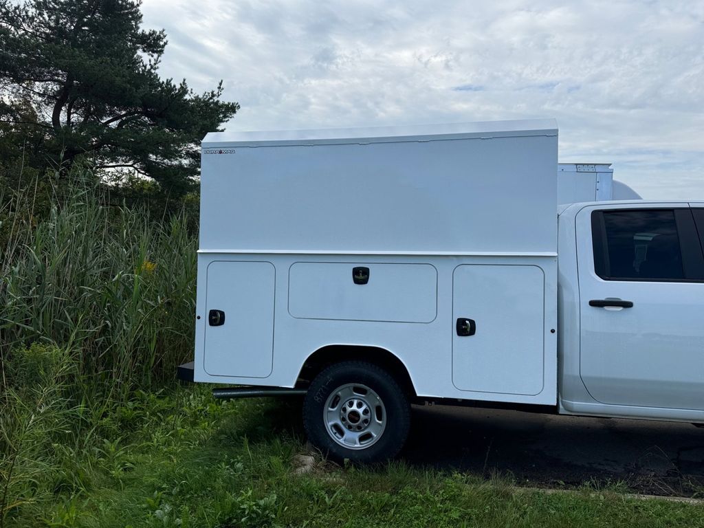 2024 GMC Sierra 2500HD Pro 11