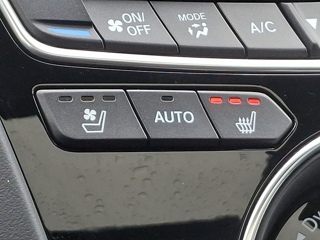 Thumbnail: 2025 Acura RDX - 26