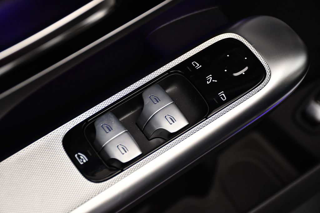 Thumbnail: 2025 Mercedes-Benz GLC - 32