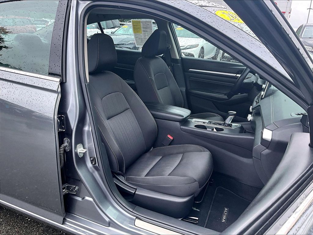 2019 Nissan Altima — photo 11