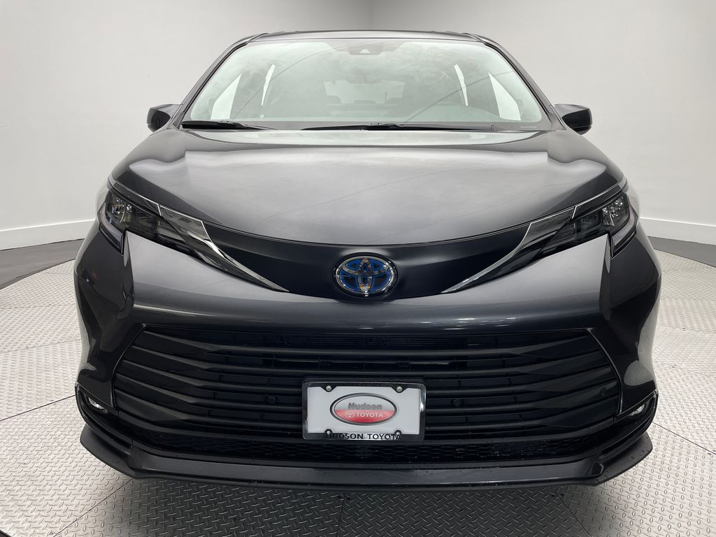 Thumbnail: 2025 Toyota Sienna - 2