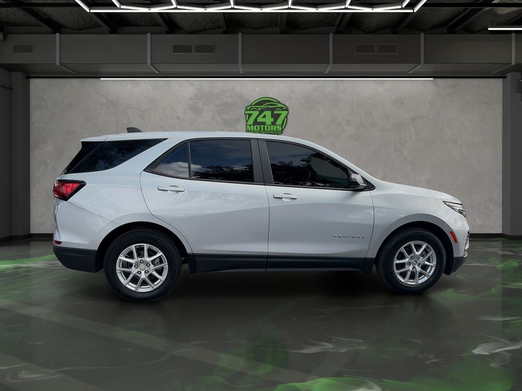 View vehicle photo 6