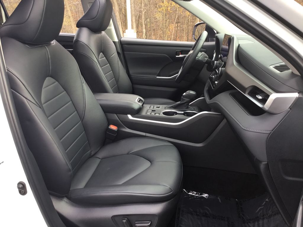 Thumbnail: 2024 Toyota Highlander - 13