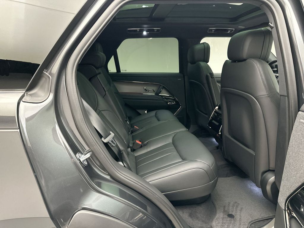 Thumbnail: 2025 Land Rover Range Rover Sport - 6