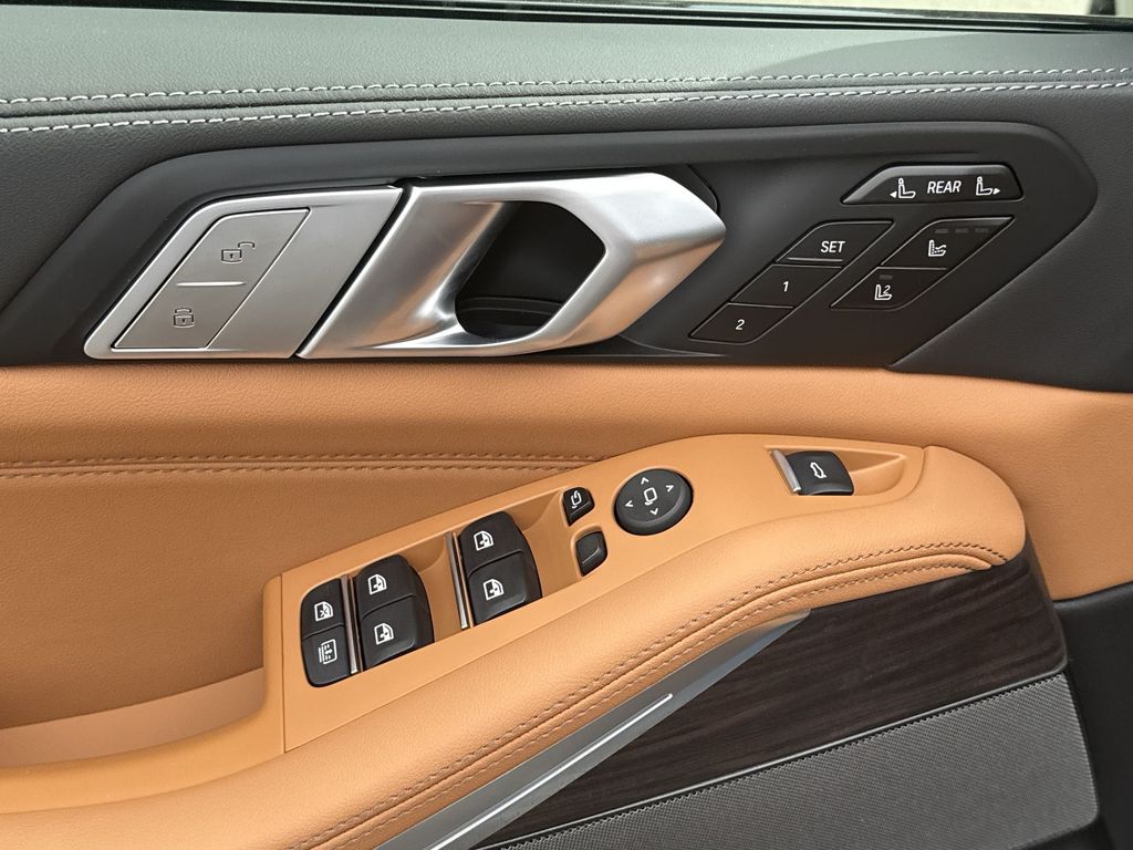 Thumbnail: 2027 BMW X7 - 13