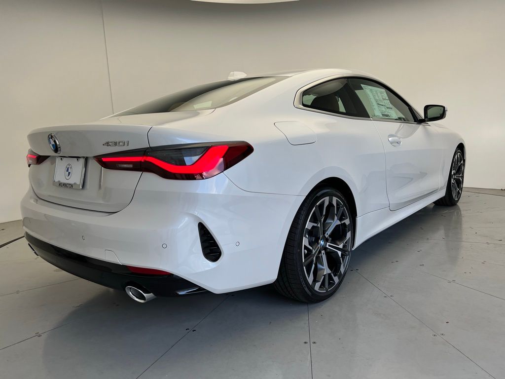 Thumbnail: 2026 BMW 4 Series - 3