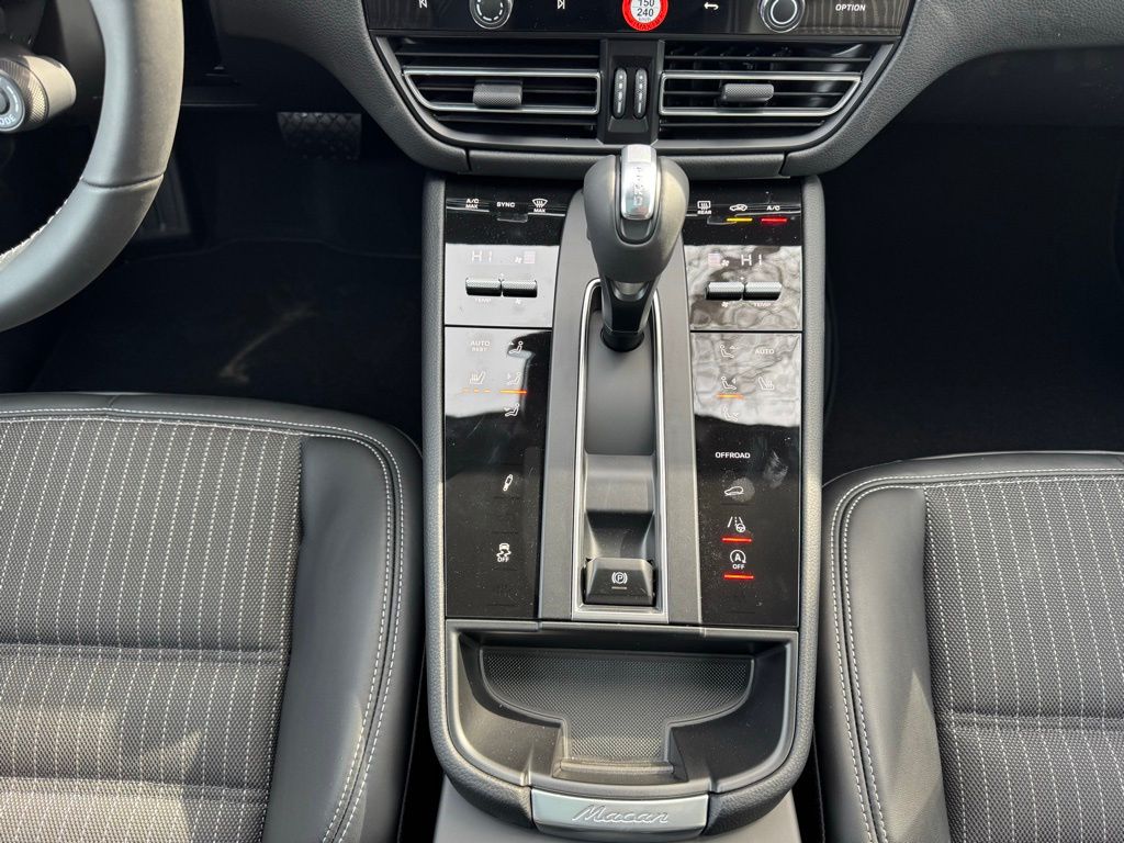 2025 Porsche Macan  26