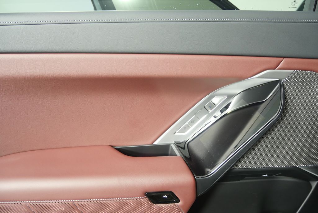 Thumbnail: 2023 BMW 7 Series - 12