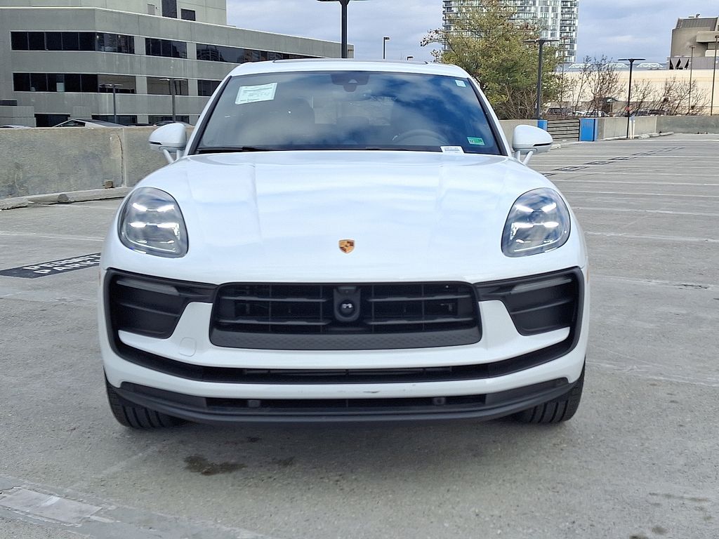 Thumbnail: 2026 Porsche Macan - 7