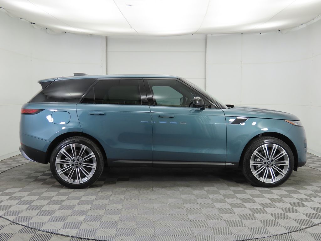 Thumbnail: 2025 Land Rover Range Rover Sport - 4