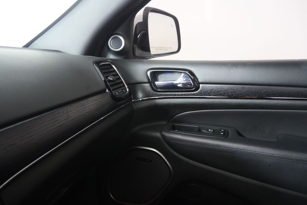 Thumbnail: 2020 Jeep Grand Cherokee - 16