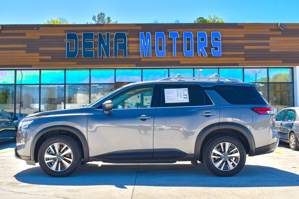 2023 Nissan Pathfinder SL - 8