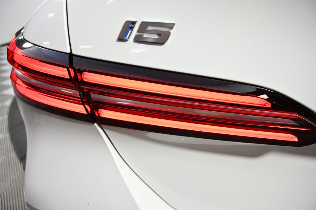 Thumbnail: 2026 BMW i5 - 11