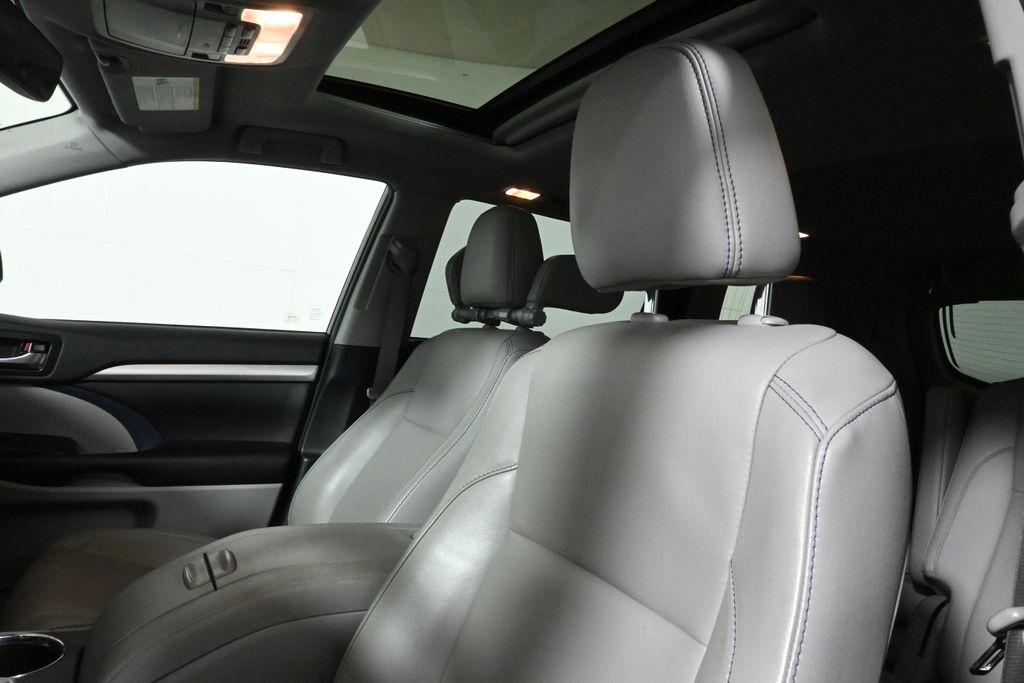 Thumbnail: 2019 Toyota Highlander - 4