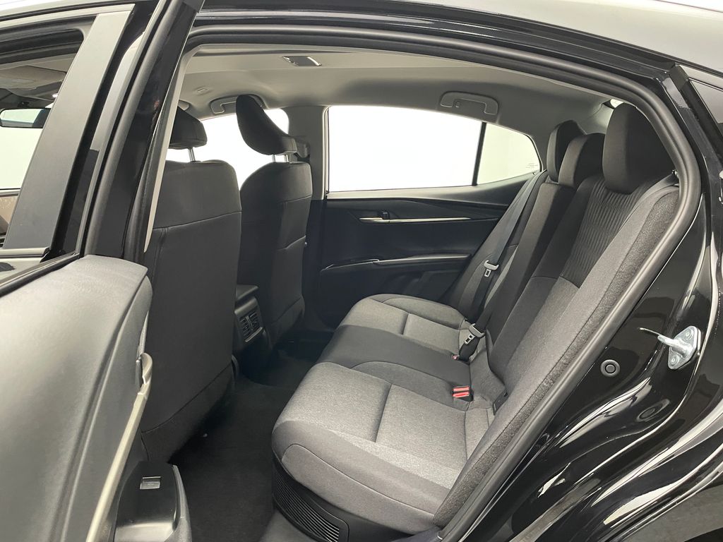 2025 Toyota Camry LE 32