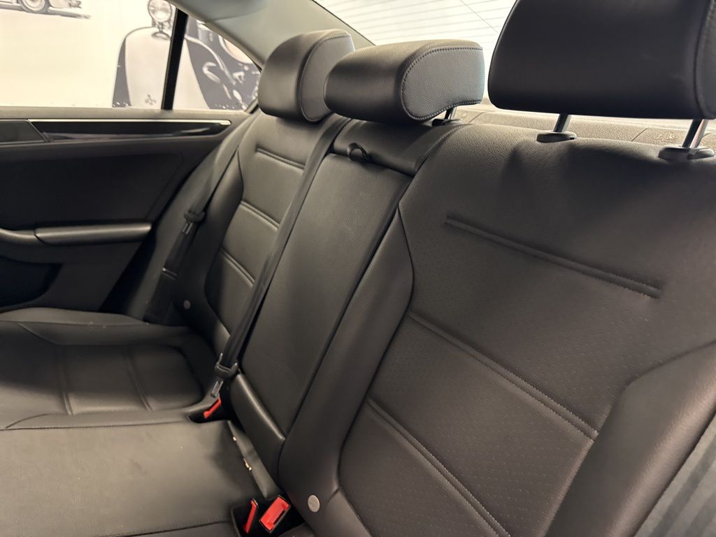 2017 Volkswagen Jetta 1.8T SEL photo 12