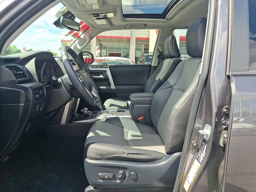 Thumbnail: 2021 Toyota 4Runner - 14