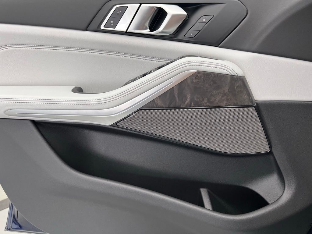 Thumbnail: 2026 BMW X5 - 21
