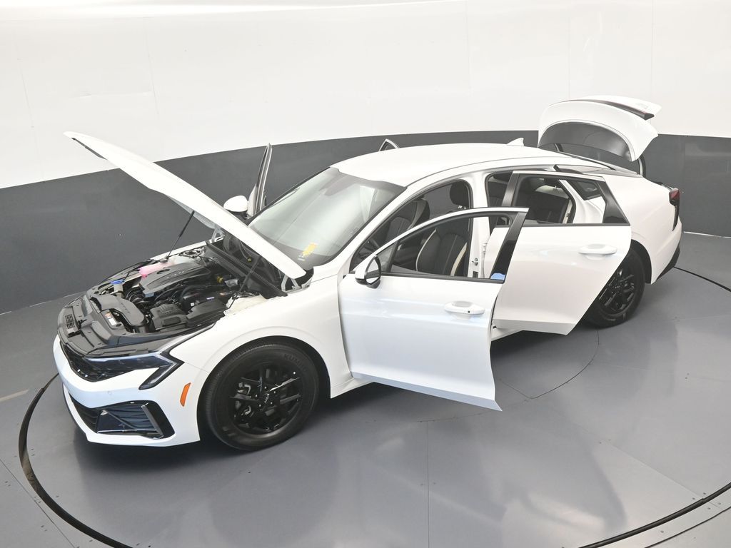 New 2025 Snow White Pearl Kia LXS image 58