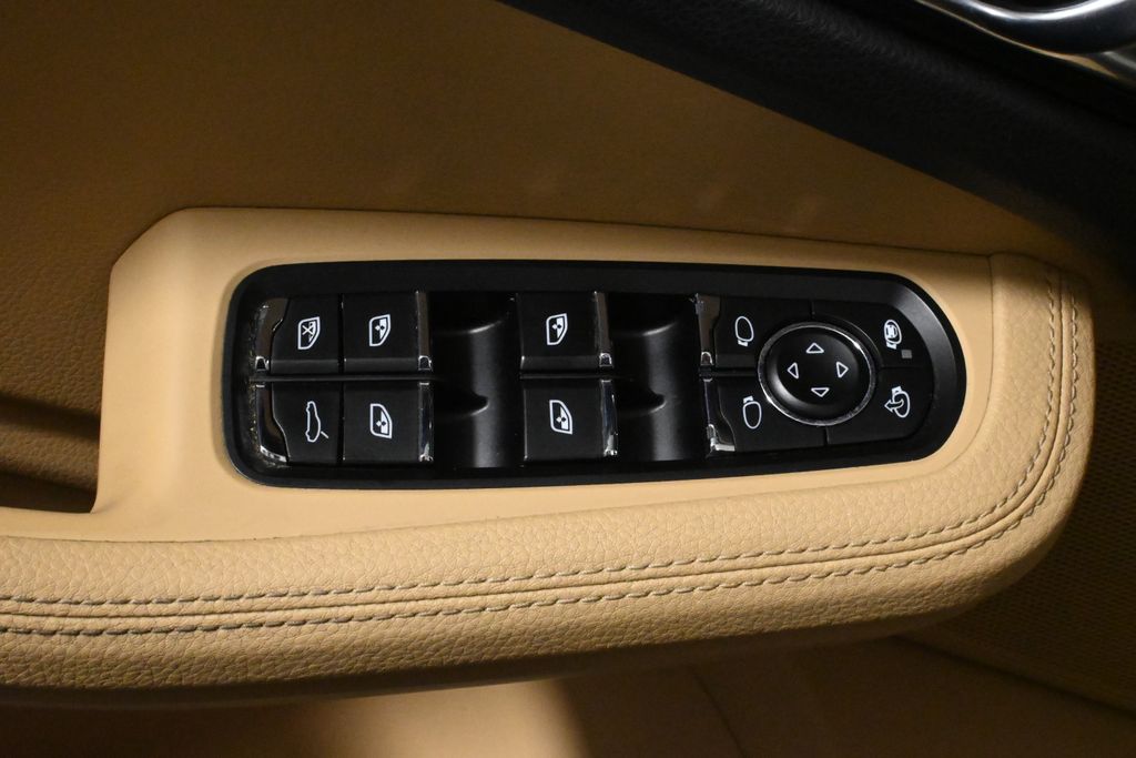 Thumbnail: 2018 Porsche Macan - 29