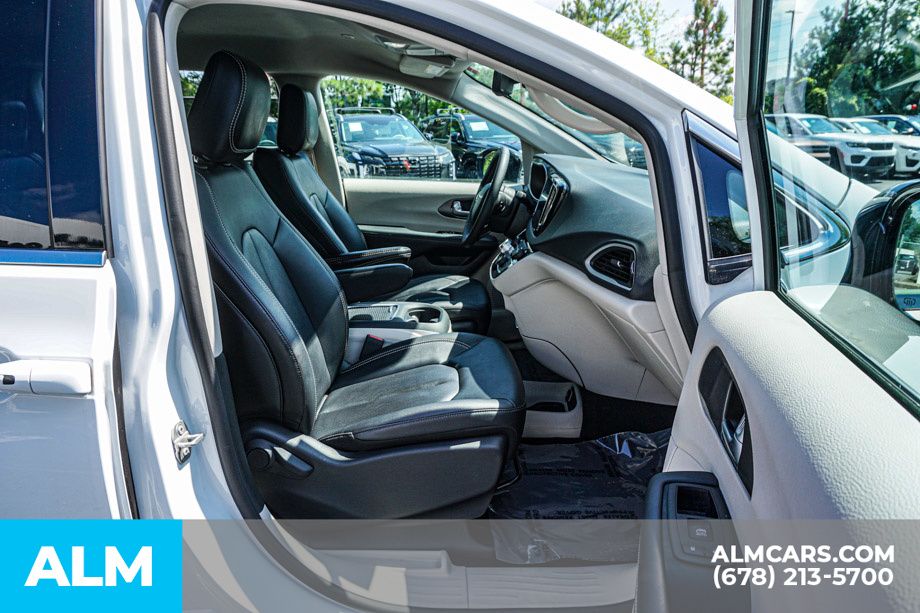 2024 Chrysler Pacifica Touring L photo 20