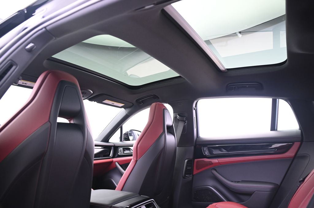Thumbnail: 2025 Porsche Panamera - 25