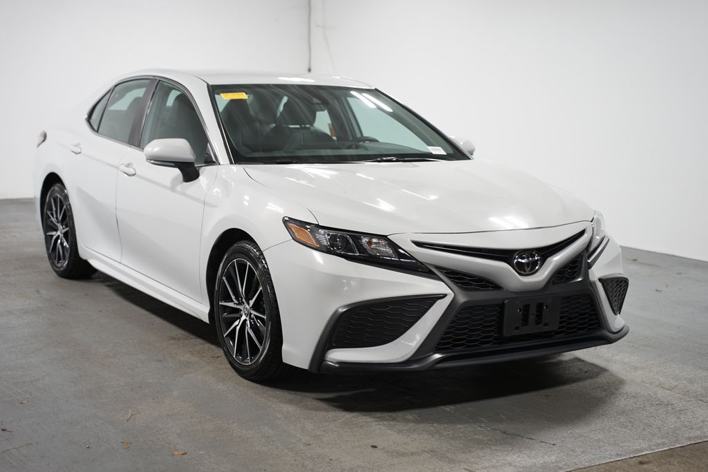 2023 Toyota Camry SE 3