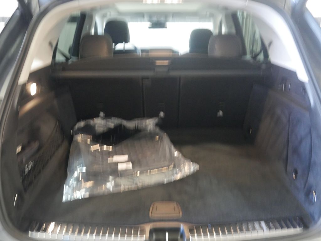 Thumbnail: 2026 Mercedes-Benz GLE - 26