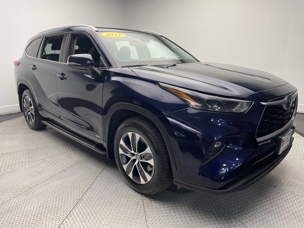 2022 Toyota Highlander XLE 3