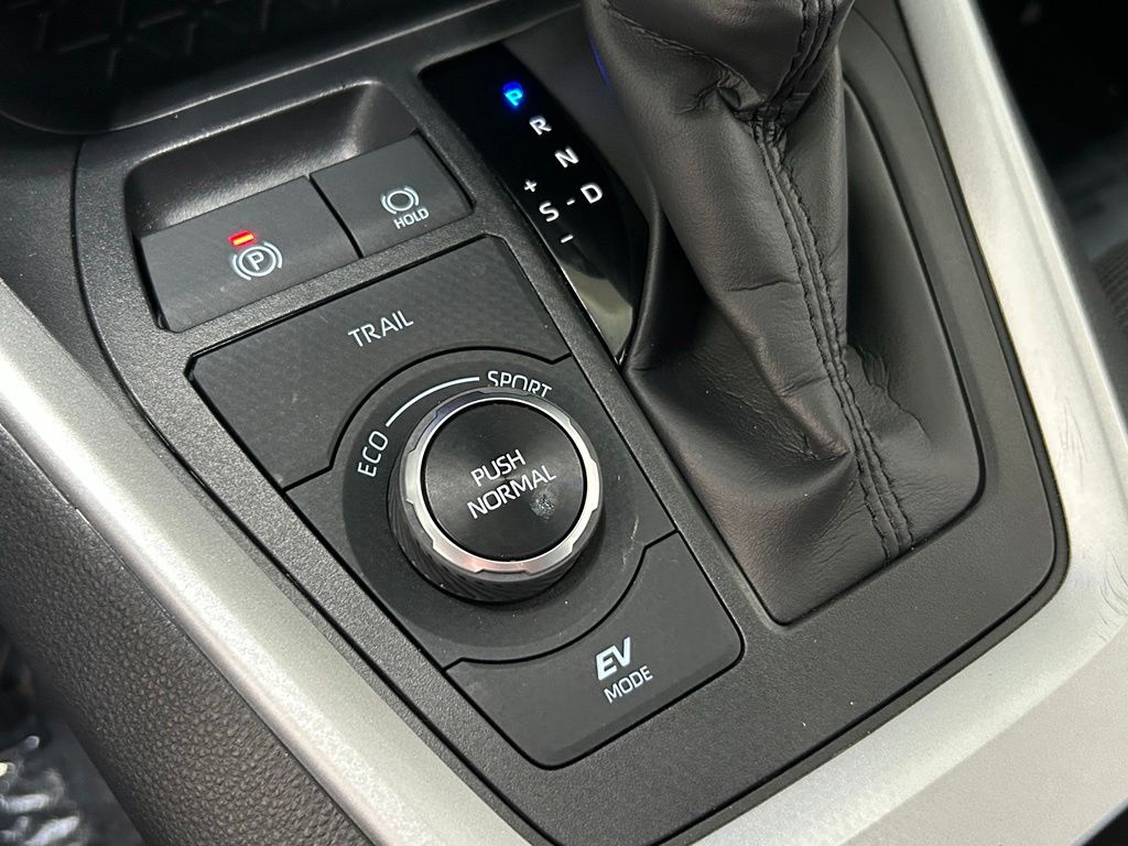 Used 2025 Magnetic Gray Metallic Toyota LE image 27