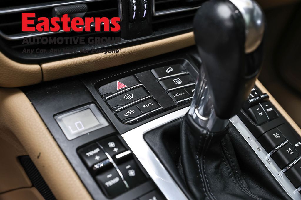 2021 Porsche Macan Base - Photo 21