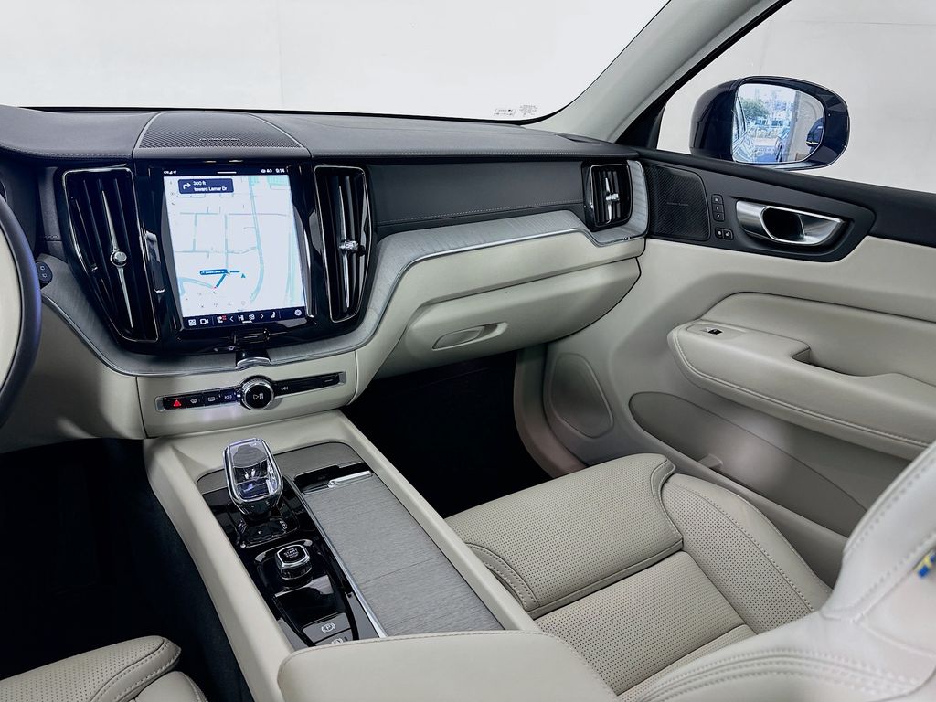 Thumbnail: 2024 Volvo XC60 - 24