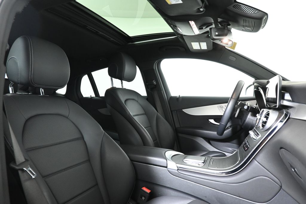2023 Mercedes-Benz GLC 300 25