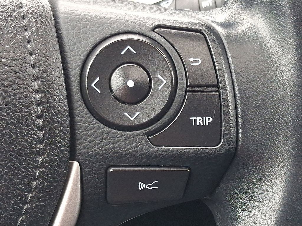 Thumbnail: 2018 Toyota RAV4 - 23