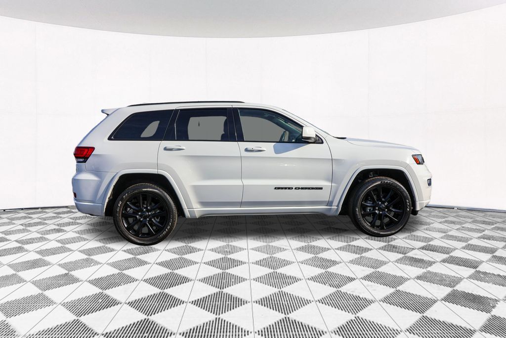 2020 Jeep Grand Cherokee Altitude 7