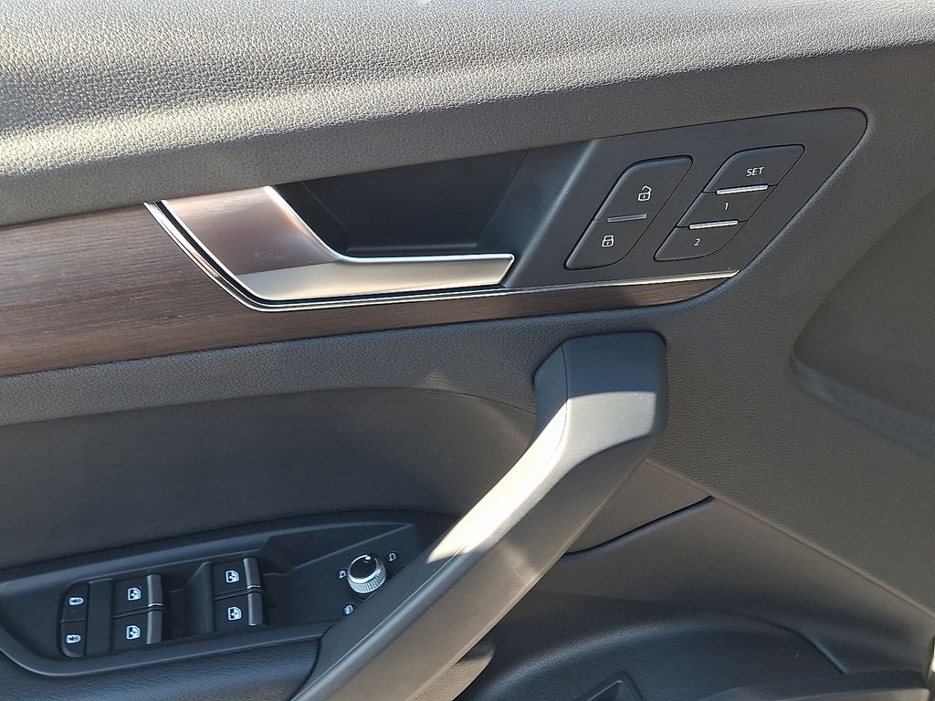 Thumbnail: 2023 Audi Q5 - 12