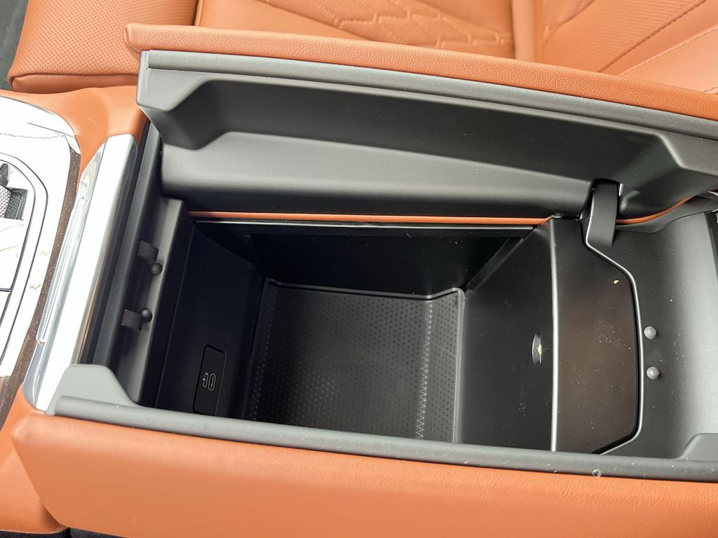 Thumbnail: 2026 BMW X7 - 21